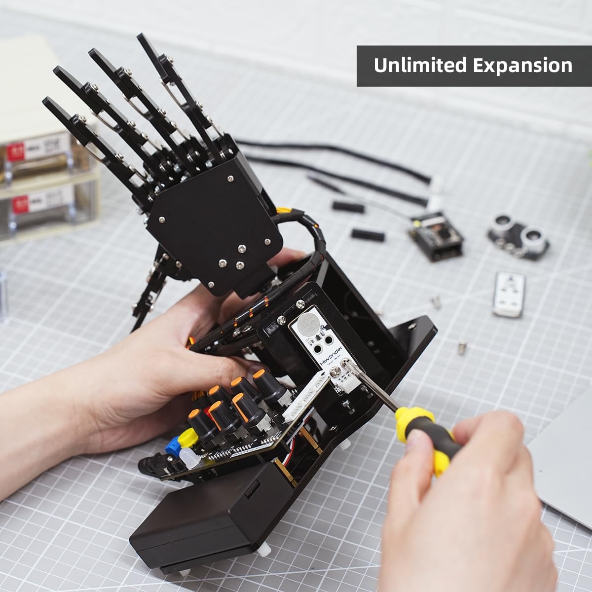 Mano de robot con Arduino UNO, código abierto AI Bionic mano robótica cinco dedos único movimiento brazo mecánico DIY robot inteligente y kits de ingeniería, conjunto de